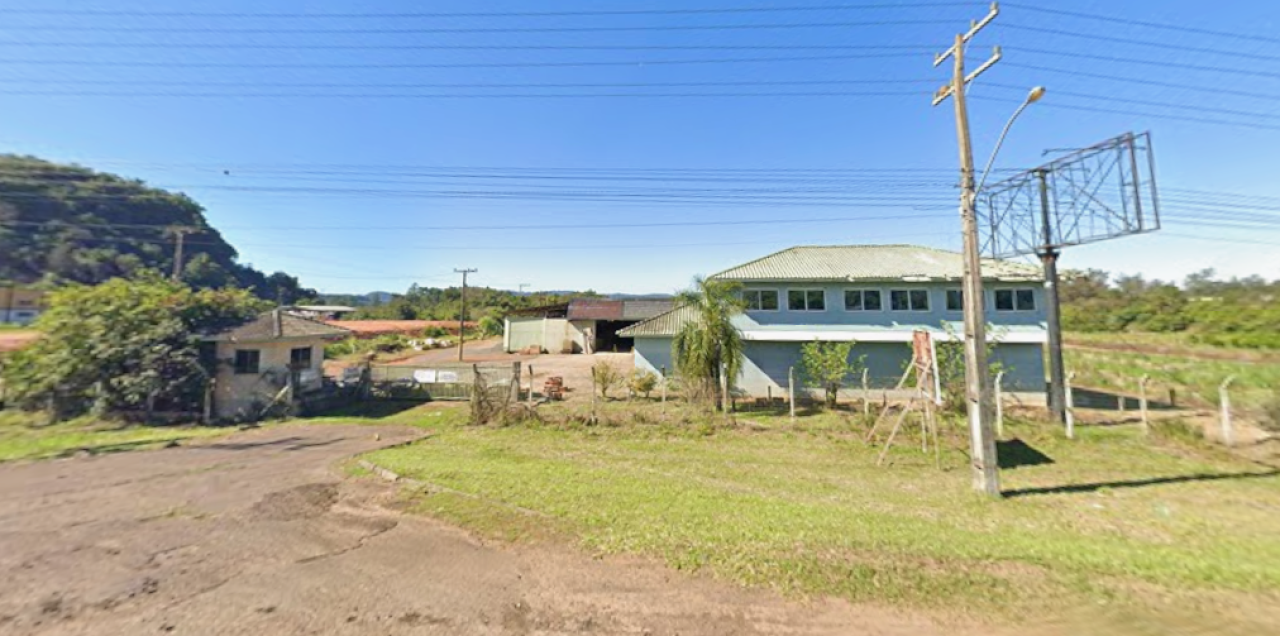 TERRENO RURAL COM 61.107,125M² E 4 GALPÕES INDUSTRIAIS NÃO AVERBADOS, localizado em Bom Princípio - RS, bairro Bela Vista