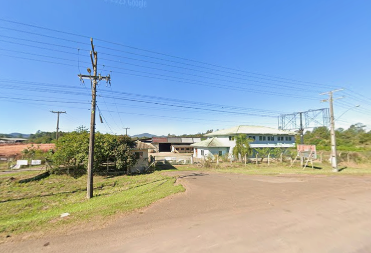 TERRENO RURAL COM 61.107,125M² E 4 GALPÕES INDUSTRIAIS NÃO AVERBADOS, localizado em Bom Princípio - RS, bairro Bela Vista