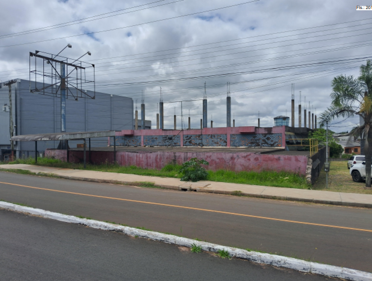 TERRENO COM AREA DE 1.785,00m² E BENFEITORIA EM CHARQUEADAS, localizado em Charqueadas - RS, bairro Vila Orvisa