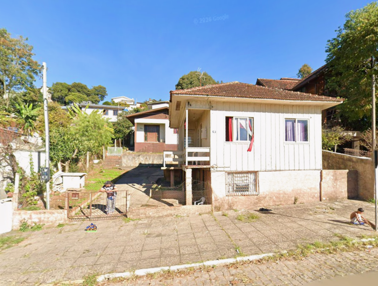TERRENO, COM BENFEITORIAS, COM ÁREA DE 435m² EM SÃO MARCOS, localizado em São Marcos - RS, bairro Francisco Doncatto