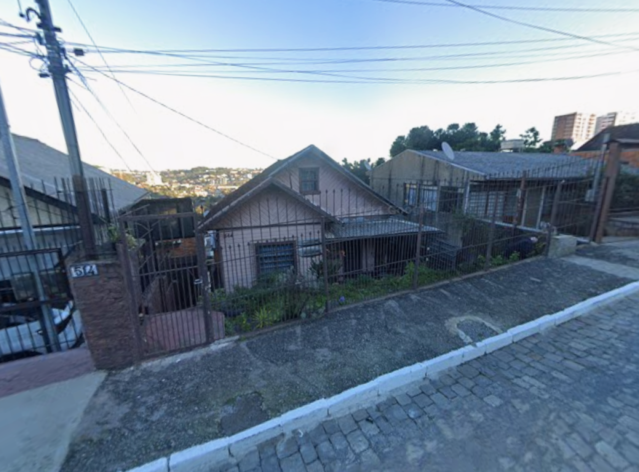 Imagem do imóvel CASA DE MADEIRA COM TERRENO DE 381,15M² EM CAXIAS DO SUL/RS