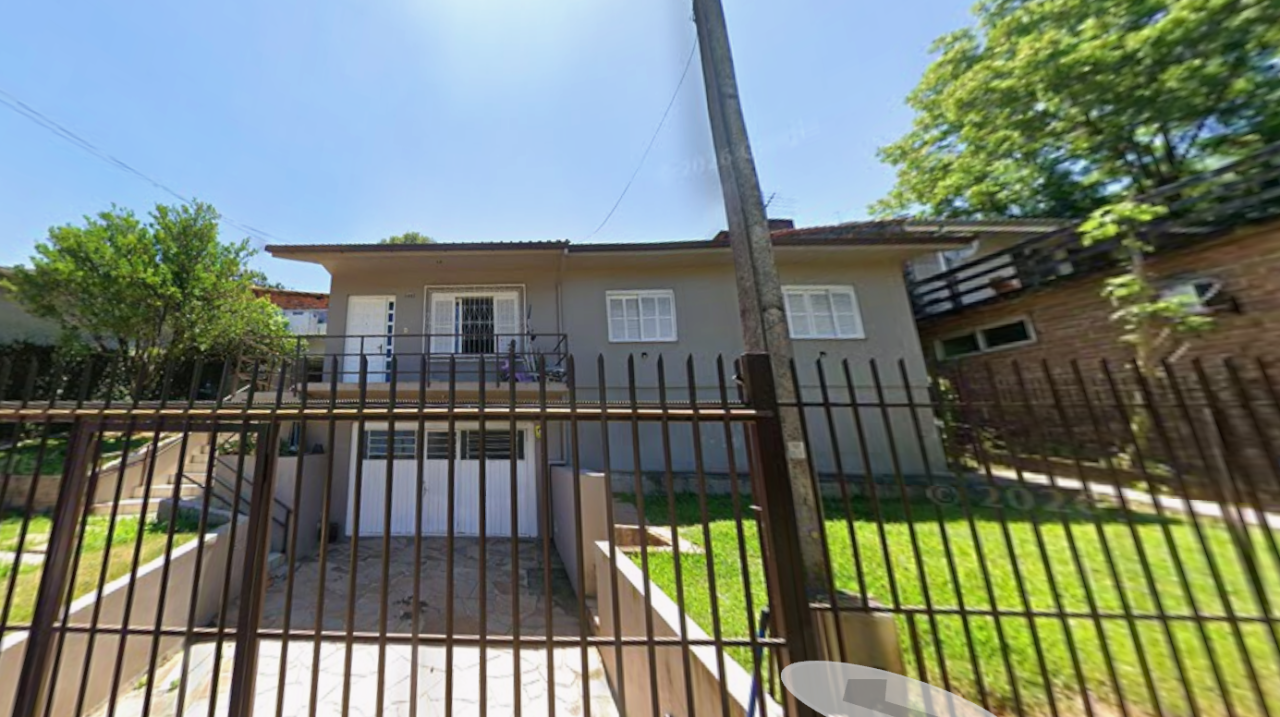 CASA DE DOIS ANDARES SOBRE TERRENO COM ÁREA DE 344m² NO BAIRRO GUARANI NA CIDADE DE NOVO HAMBURGO