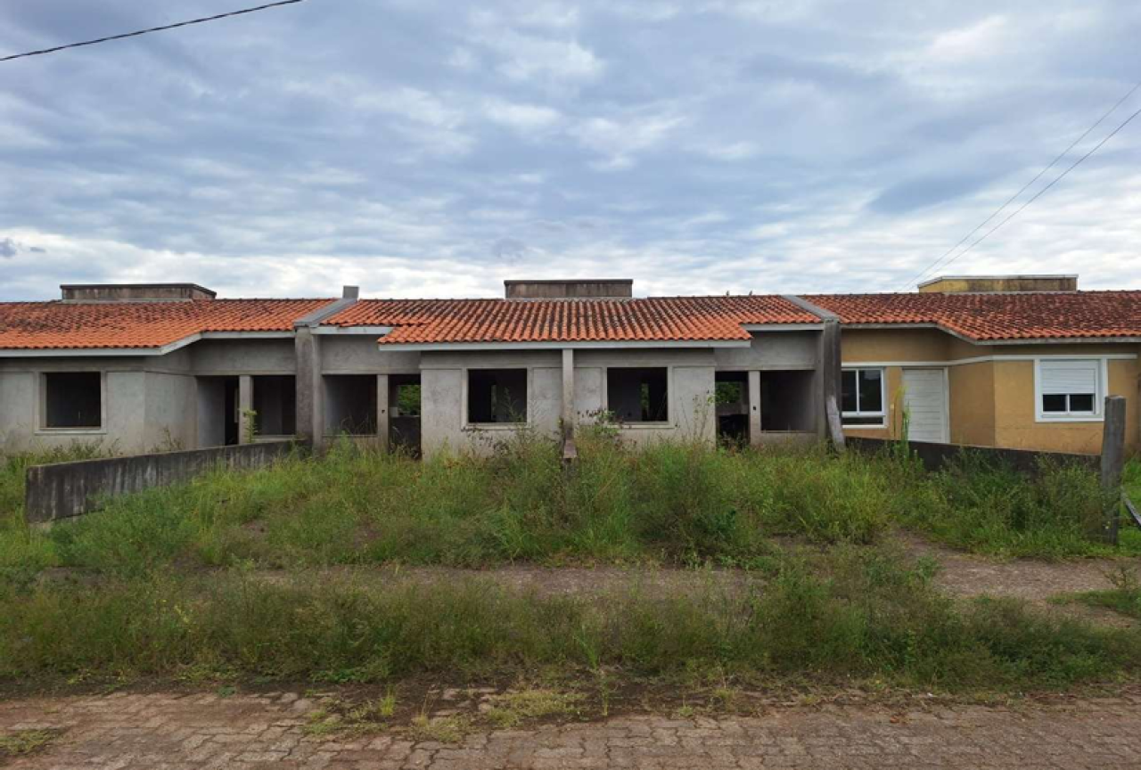 Imagem do imóvel CASA DE ALVENARIA GEMINADA EM CONSTRUÇÃO, Nº 451 - A e 451 - B