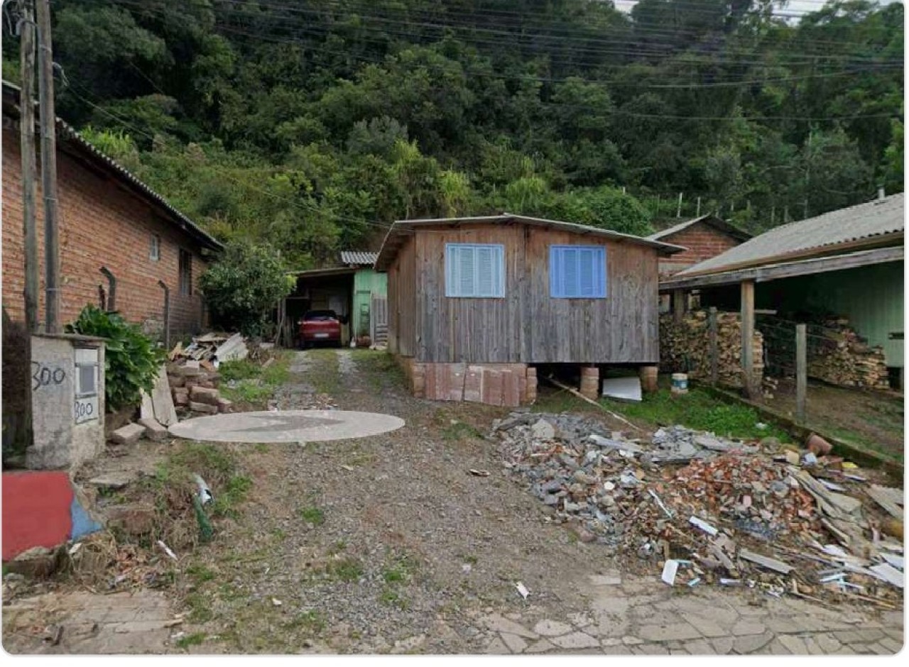 Imagem do imóvel TERRENO DE 281,30M² COM DUAS CASAS DE MADEIRA NO LOTEAMENTO ALTOS DA VIAÇÃO FÉRREA EM GRAMADO/RS